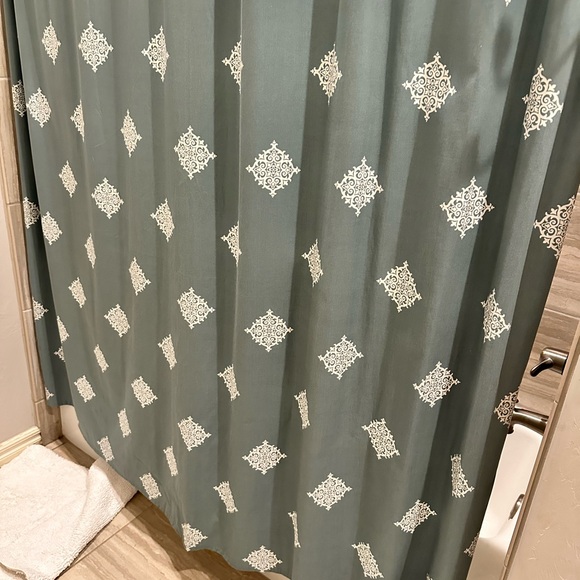 Turquoise and white shower curtain - Picture 2 of 3
